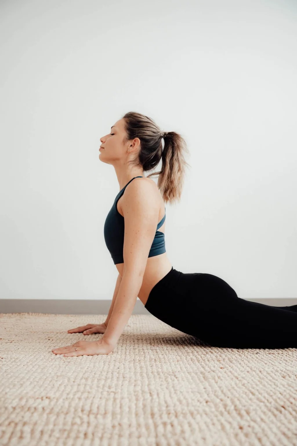 professeur Guillemette faisant une posture de pilates